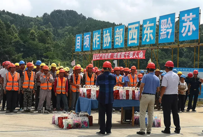 盛夏酷暑送清涼 高溫慰問暖人心